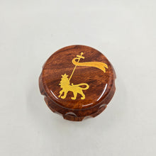 Load image into Gallery viewer, Medium size 4 part Herb Grinder with Kief catcher. Hand painted lion of Judah on imitation wood. Sharp teeth, magnetic closure with smooth grinding
