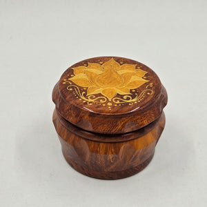 Medium size 4 part Herb Grinder with Kief catcher. Hand painted Lotus on imitation wood. Sharp teeth, magnetic closure with smooth grinding